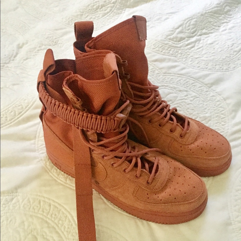 Nike shoes, used once, really nice!